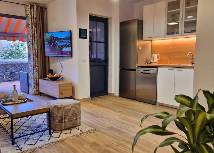 Natalia - Melrose Place Apartment