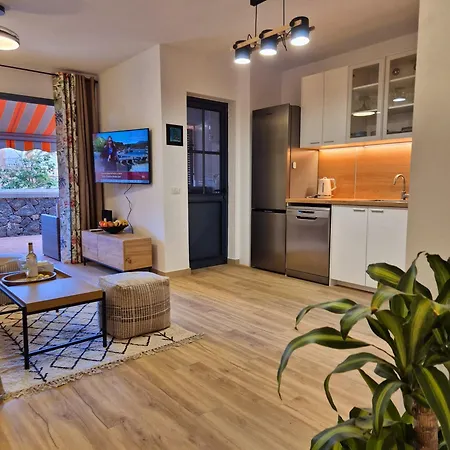 Natalia - Melrose Place Apartment